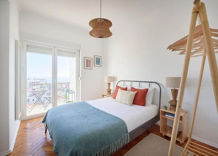 Sunny Graca, River View, By Timecooler דירה ליסבון