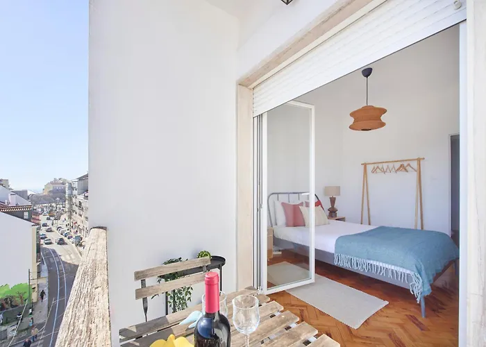 Apartment Sunny Graca, River View, By Timecooler *