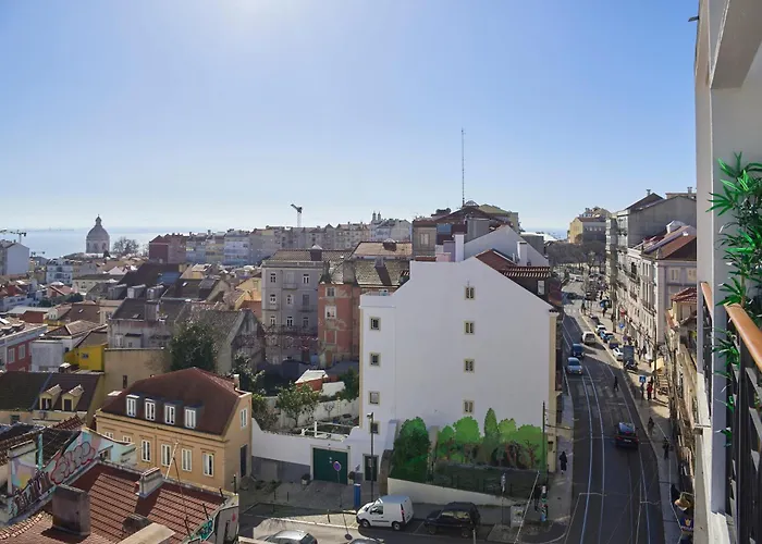 Sunny Graca, River View, By Timecooler דירה