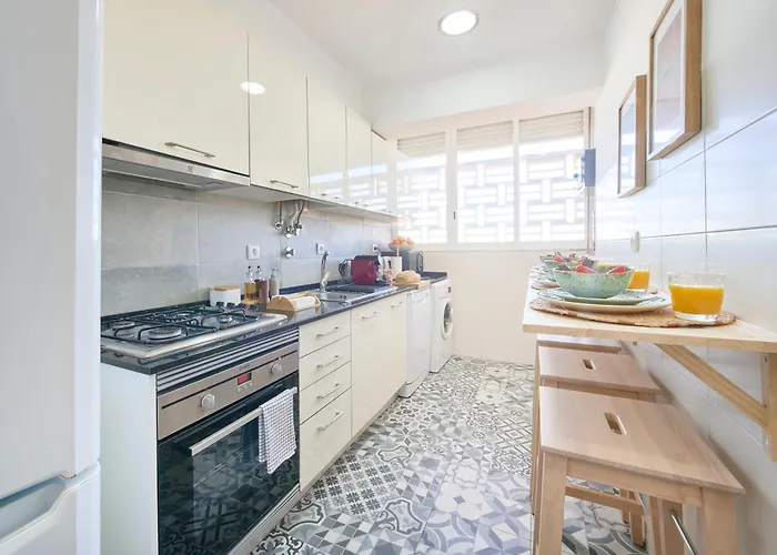 Sunny Graca, River View, By Timecooler דירה ליסבון