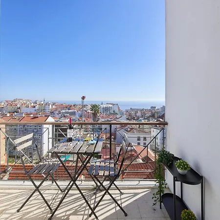 Apartment Sunny Graca, River View, By Timecooler *